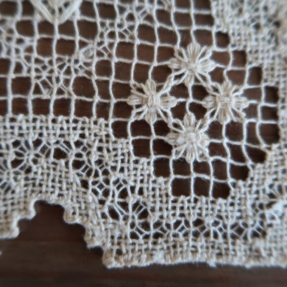 Four 1940's Early Chinese Made Darned Lace Placemats - Picture 4 of 6